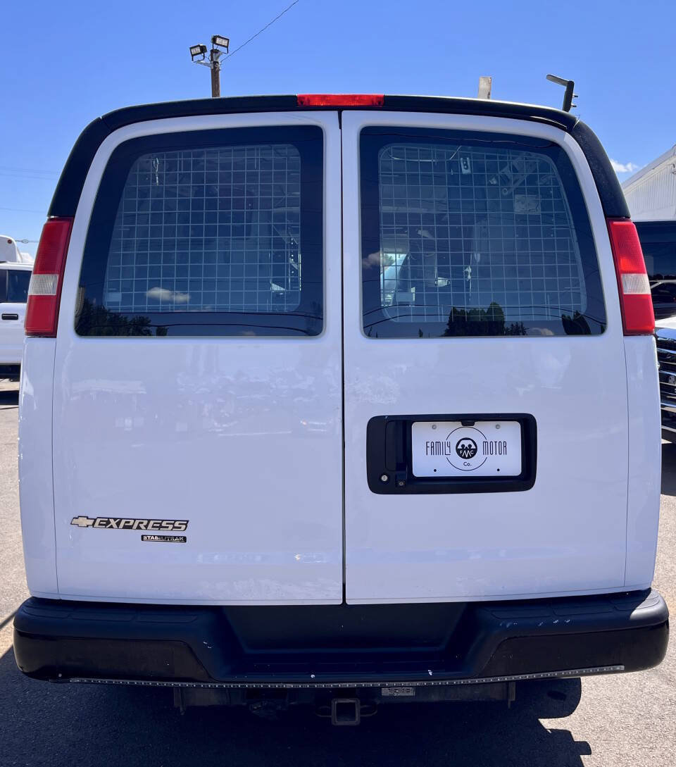 Used 2013 Chevrolet Express 2500 RWD image 4