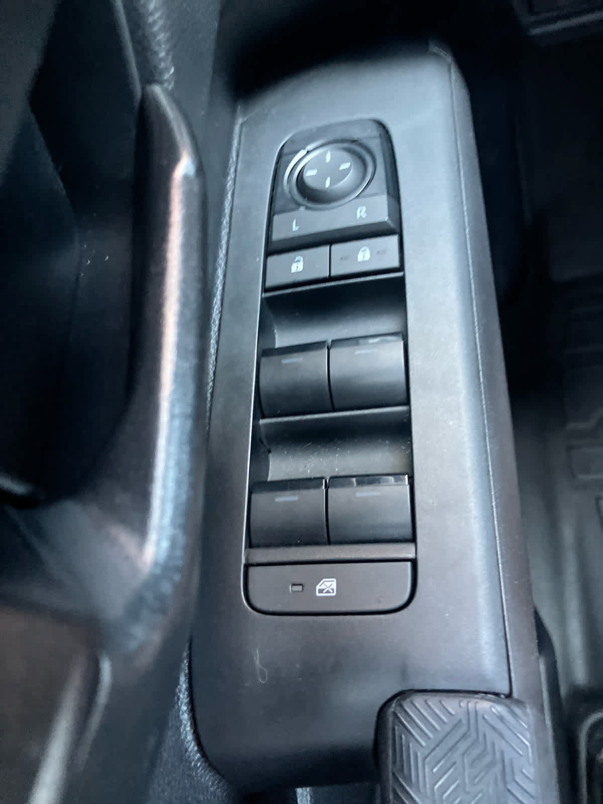 Certified 2024 Toyota Tacoma SR5 AWD/4WD image 14