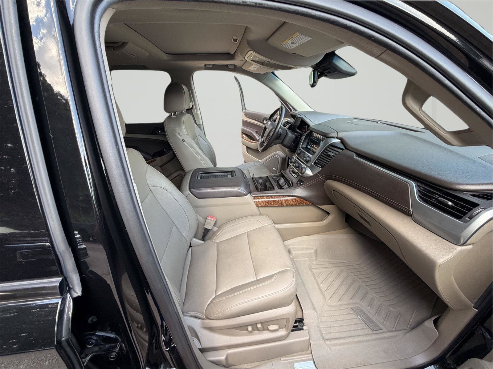Used 2019 Chevrolet Suburban Premier AWD/4WD image 36