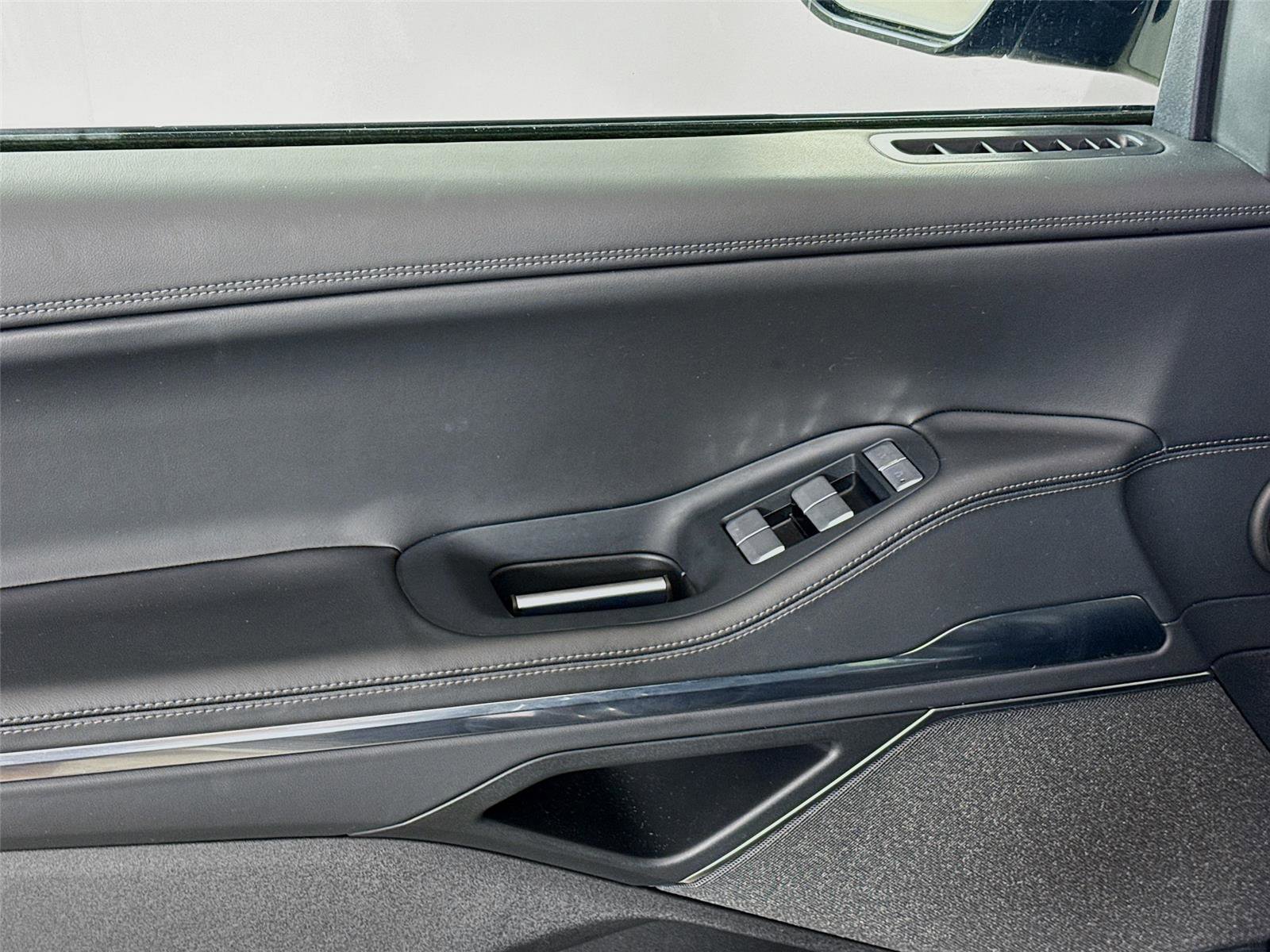 Used 2025 Lincoln Navigator Reserve w/ Jet Appearance Package image 18