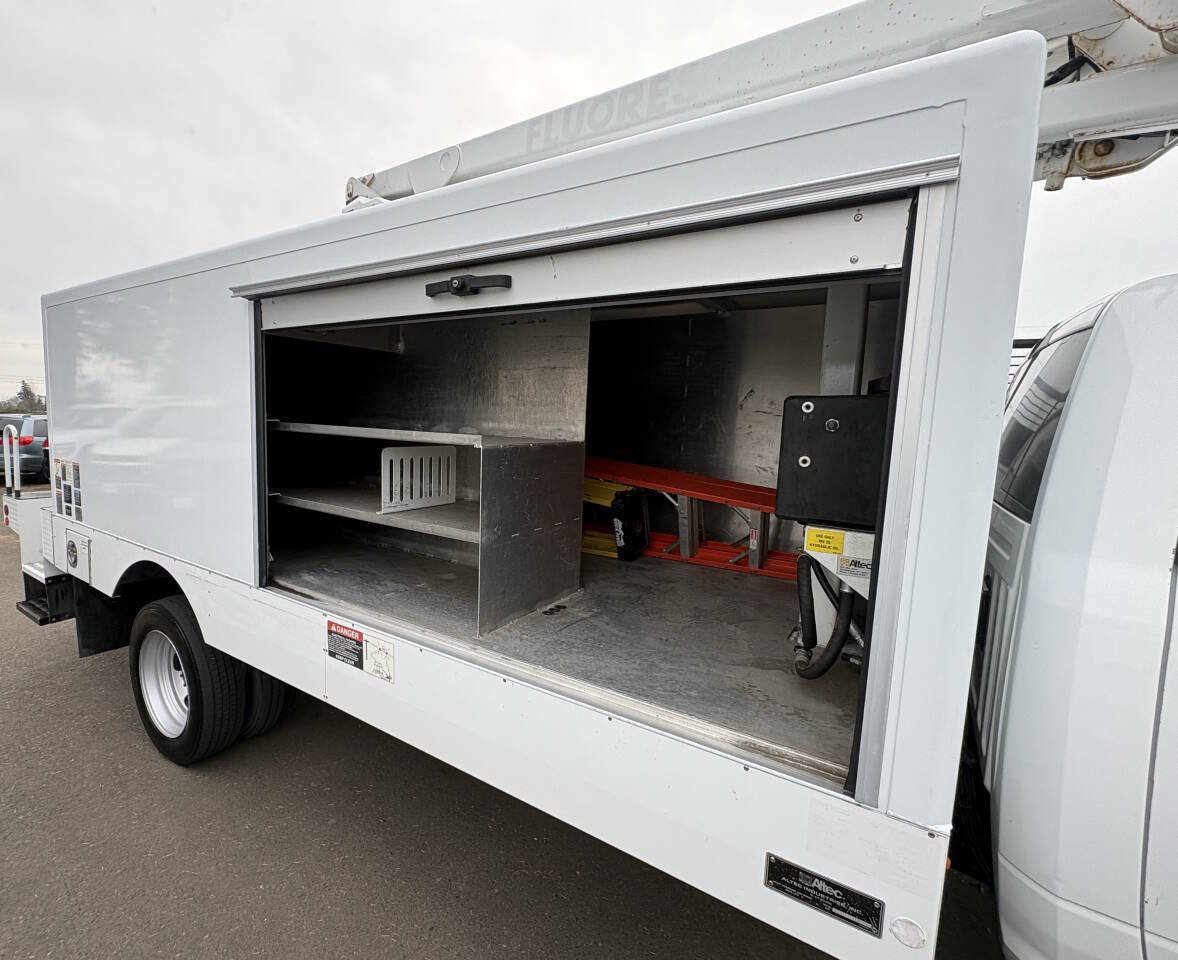 Used 2014 RAM 5500 Tradesman w/ Ambulance Prep Group RWD image 4