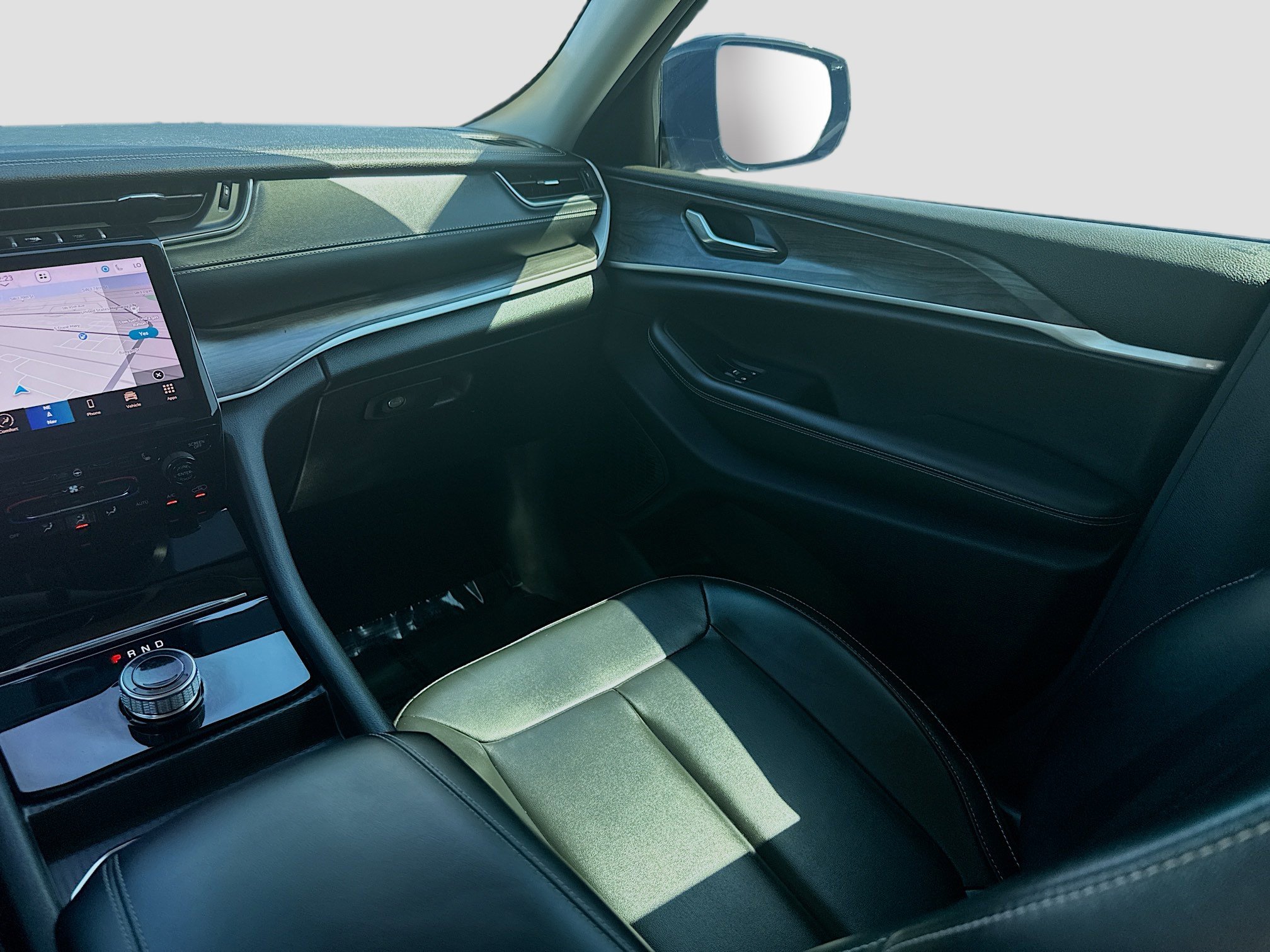 Used 2024 Jeep Grand Cherokee Limited w/ Black Appearance Package image 22