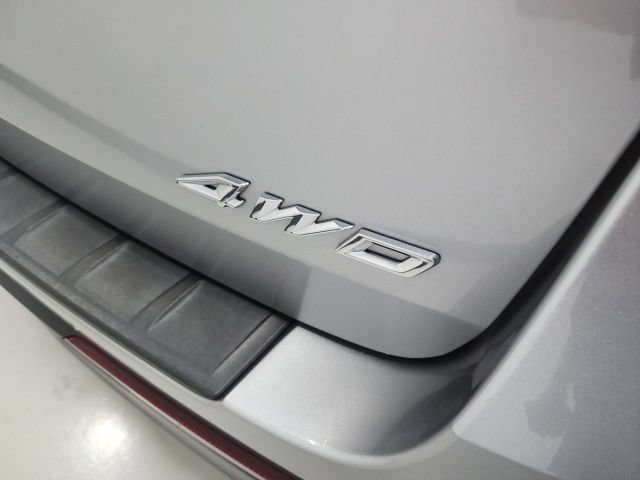 Used 2021 Ford Explorer XLT w/ Equipment Group 202A AWD/4WD image 8