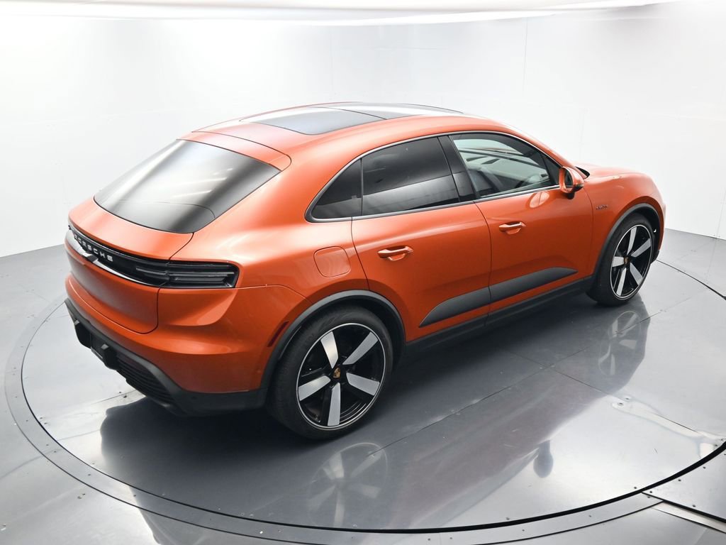 Certified 2025 Porsche Macan Electric image 39