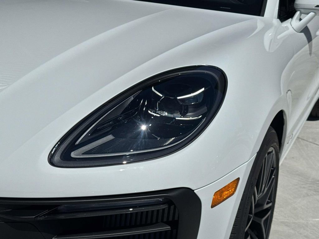 New 2026 Porsche Macan GTS image 7