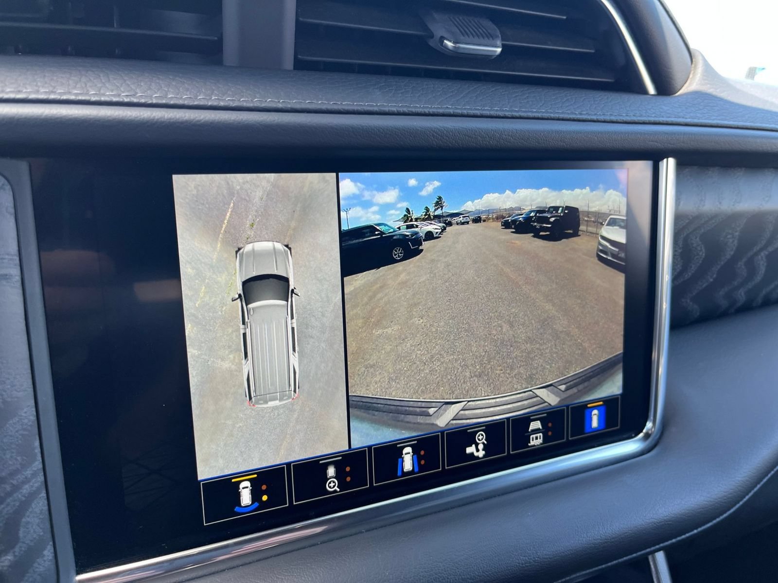 Used 2023 GMC Yukon Denali RWD image 25