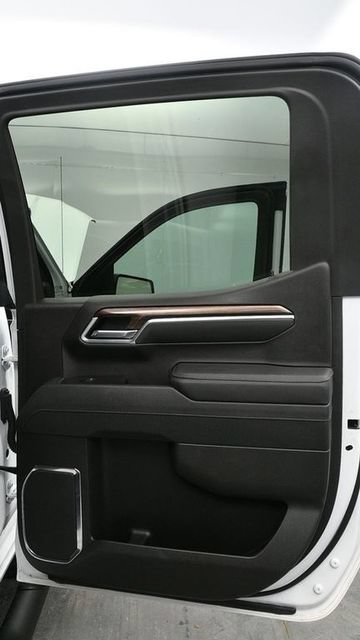 Used 2025 Chevrolet Silverado 1500 LT Trail Boss w/ Protection Package AWD/4WD image 13