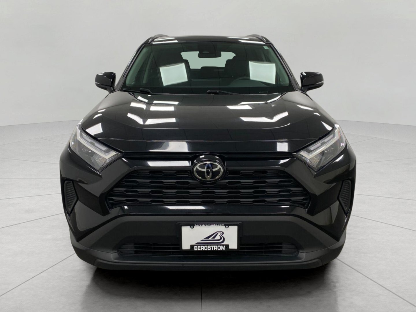 Used 2025 Toyota RAV4 XLE AWD/4WD image 10