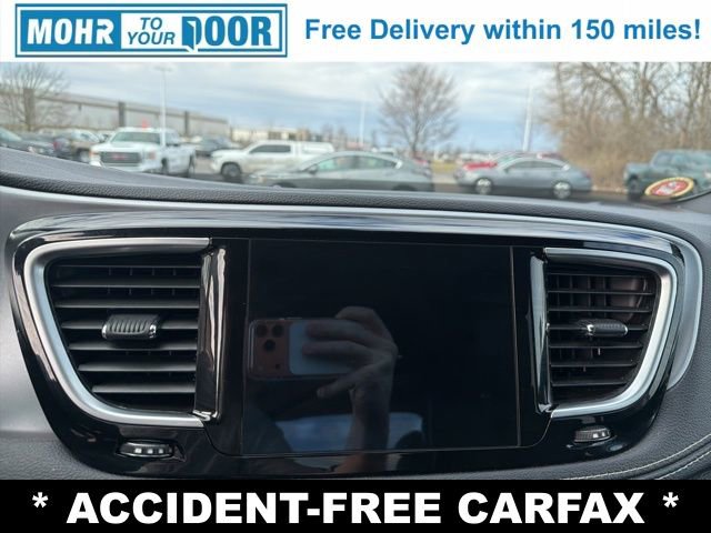 Used 2020 Chrysler Pacifica Limited w/ S Appearance Package image 19