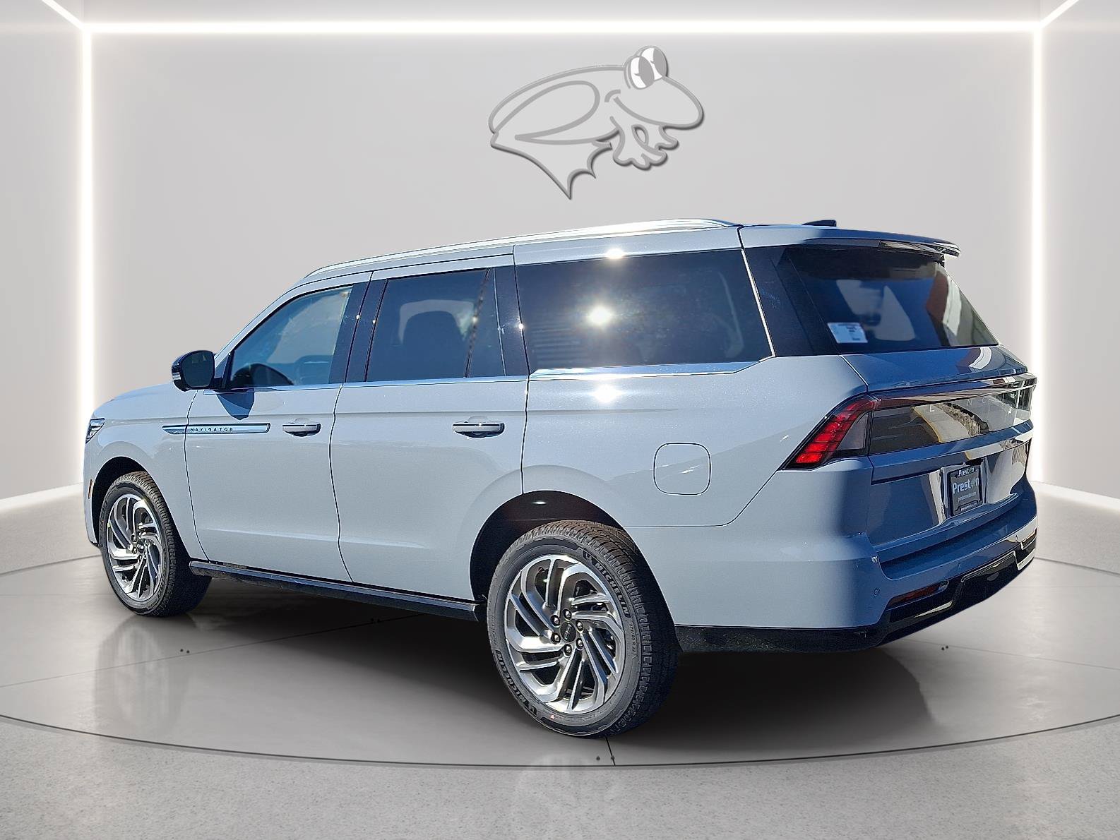 New 2025 Lincoln Navigator Reserve AWD/4WD image 4