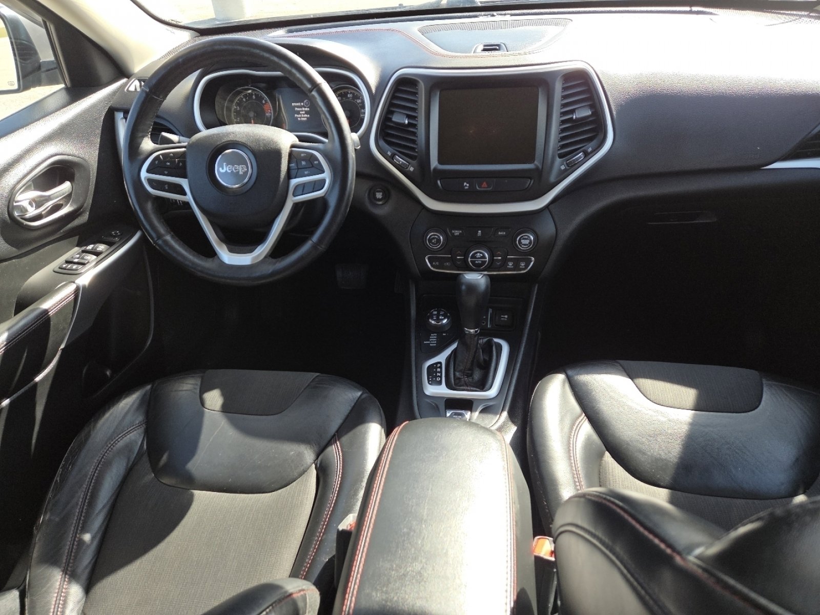 Used 2018 Jeep Cherokee Trailhawk w/ Cold Weather Group AWD/4WD image 24