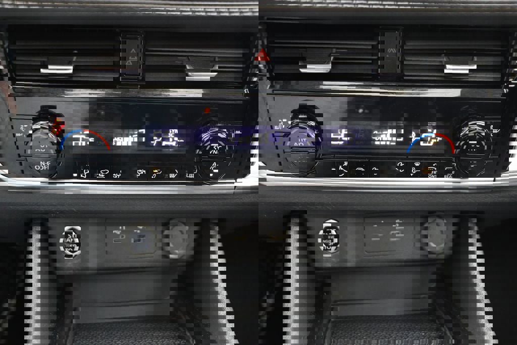 Used 2023 Nissan Rogue SV w/ SV Premium Package image 24