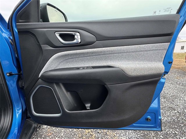 Used 2024 Jeep Compass Latitude image 13