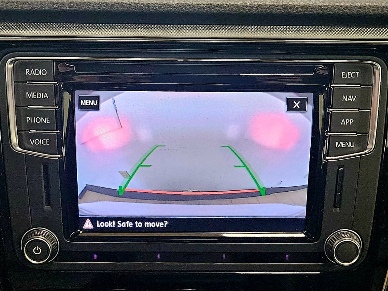 Used 2018 Volkswagen Passat 2.0T SE image 21