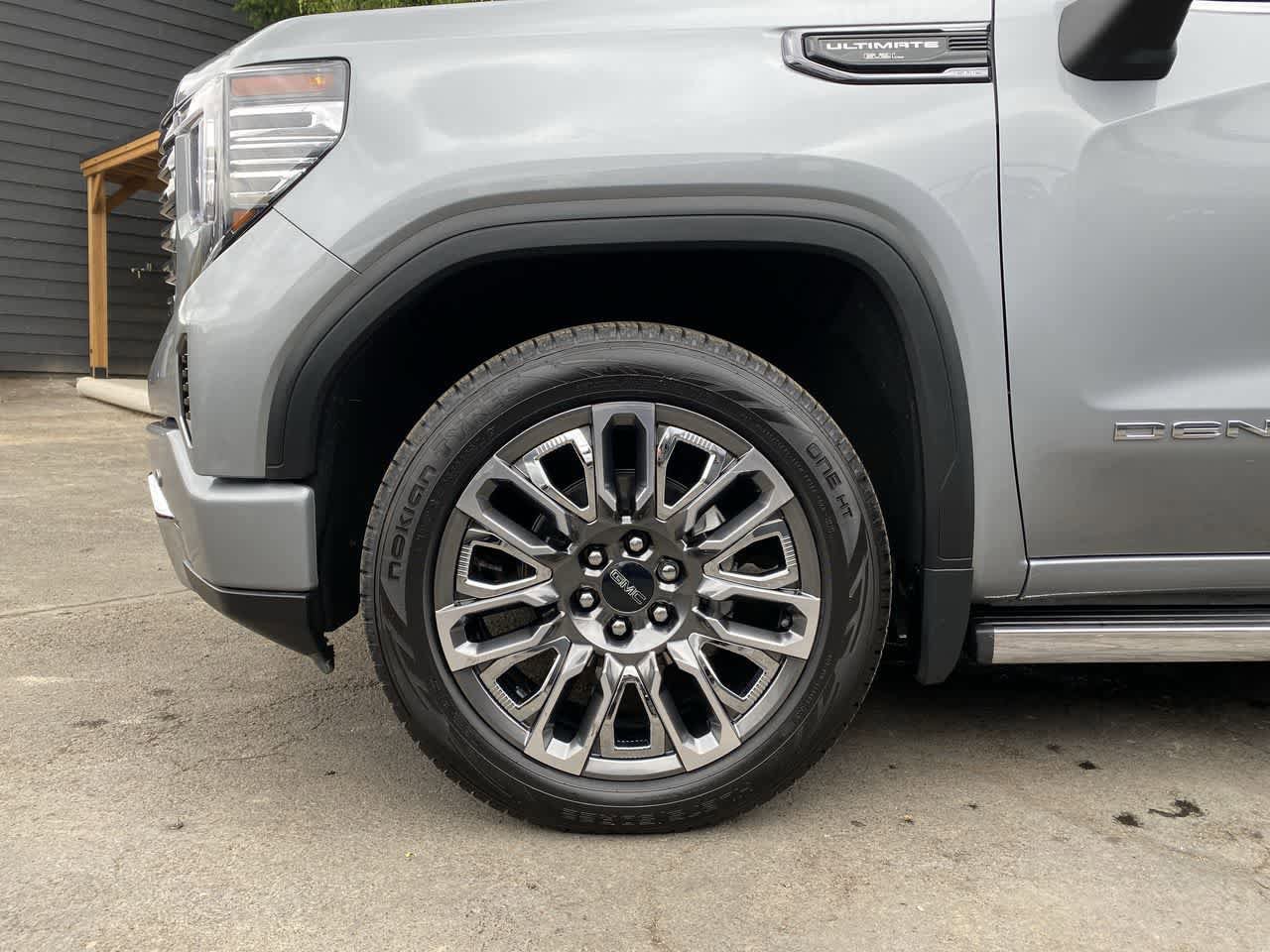 Used 2024 GMC Sierra 1500 Denali Ultimate AWD/4WD image 11