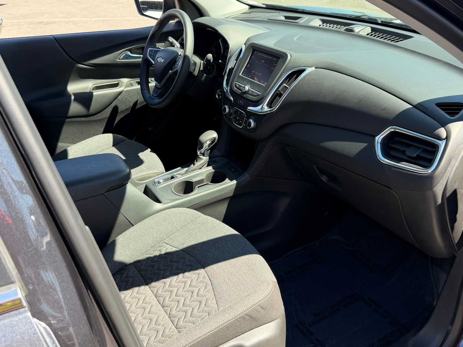 Used 2023 Chevrolet Equinox LT FWD image 27