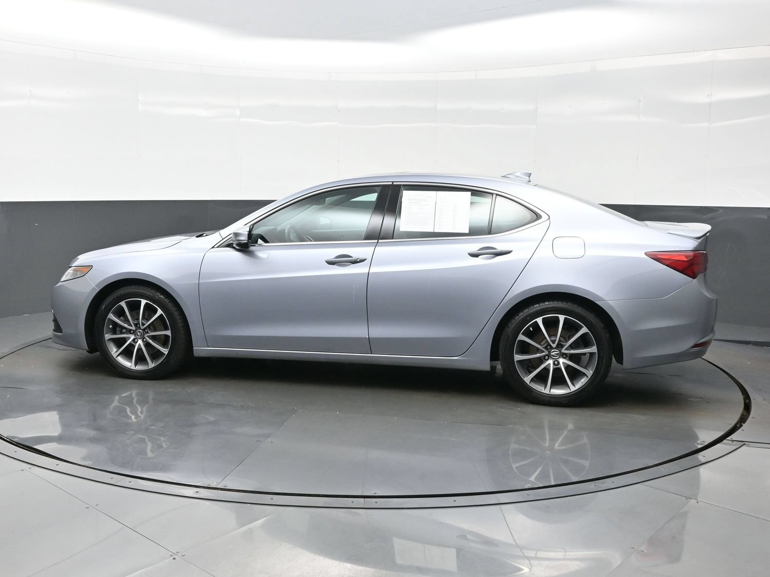 Used 2015 Acura TLX w/ Technology Package FWD image 3