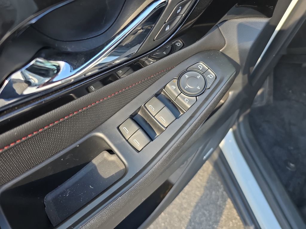 Used 2023 Chevrolet Traverse RS image 14