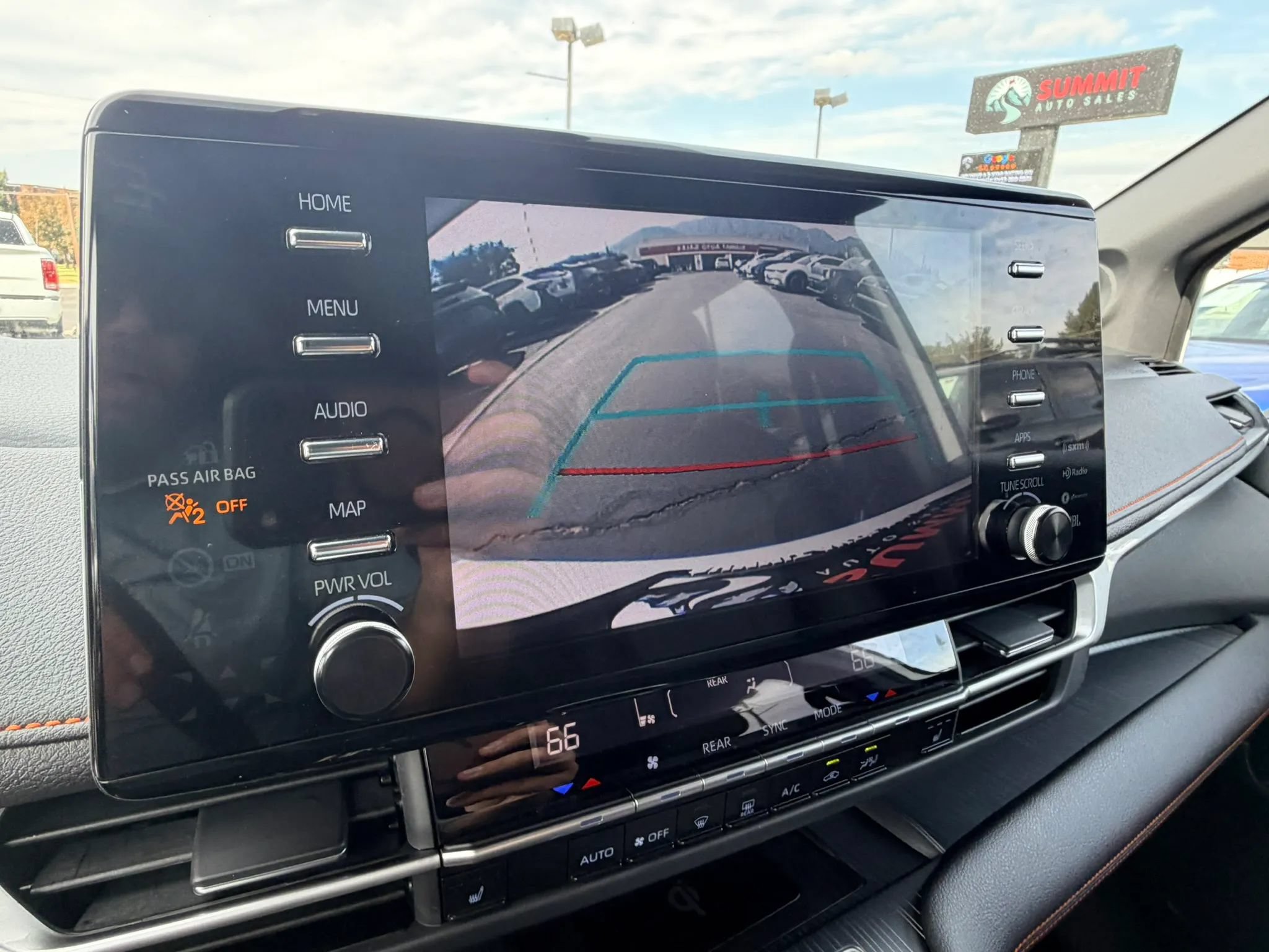Used 2023 Toyota Sienna XSE w/ XSE Plus Package AWD/4WD image 19