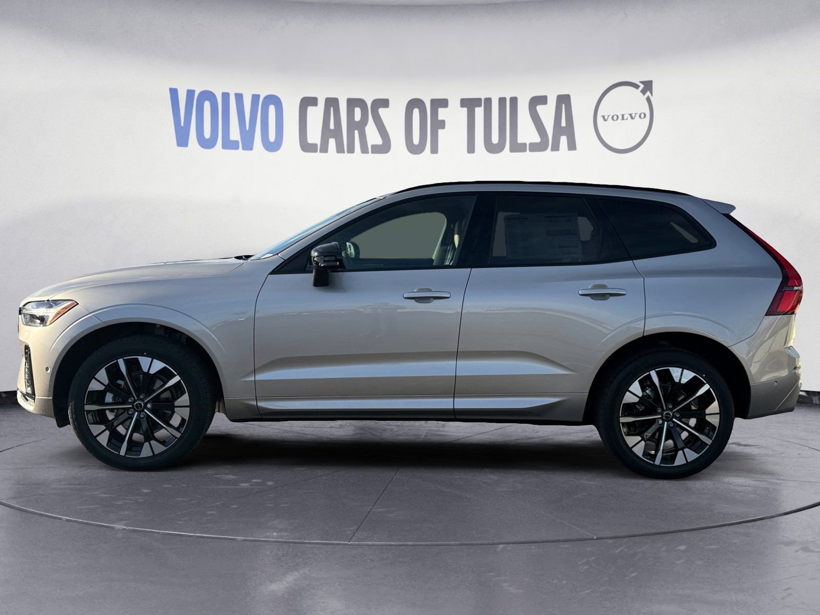 New 2026 Volvo XC60 B5 Plus w/ Protection Package Premier image 2