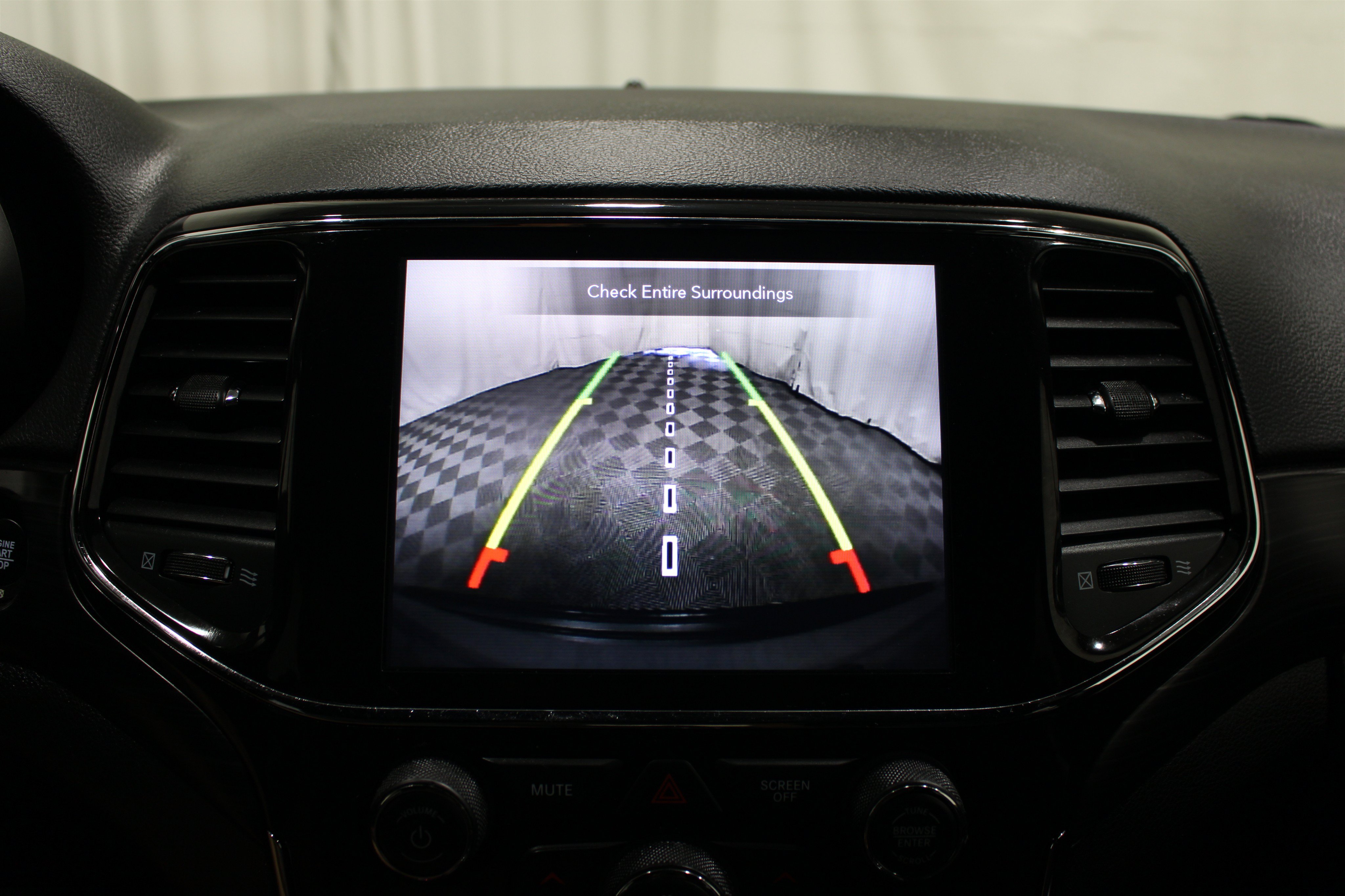 Used 2022 Jeep Grand Cherokee Laredo X AWD/4WD image 16