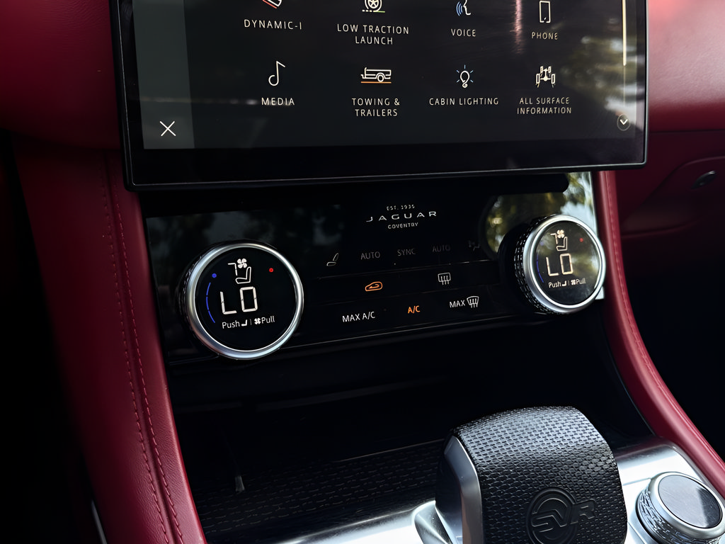 Used 2022 Jaguar F-PACE SVR AWD/4WD image 10