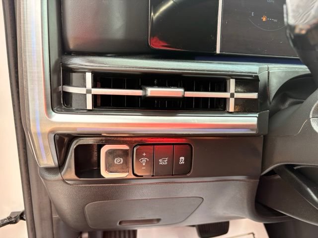 Used 2025 Hyundai Santa Fe Limited FWD image 23