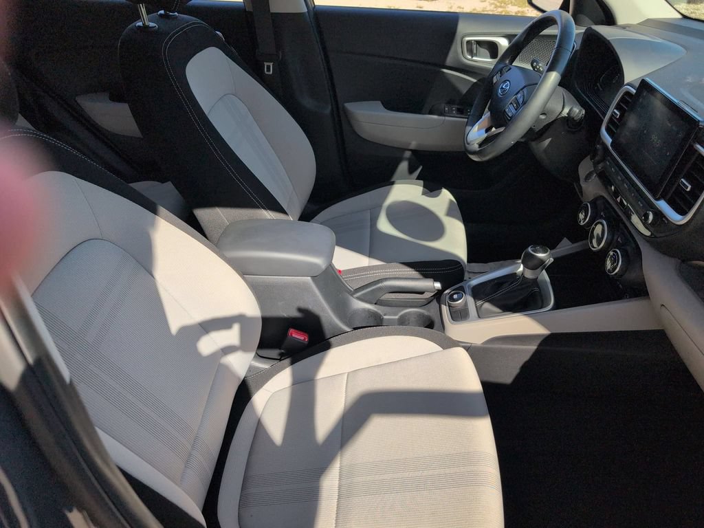 Used 2025 Hyundai Venue SEL FWD image 30
