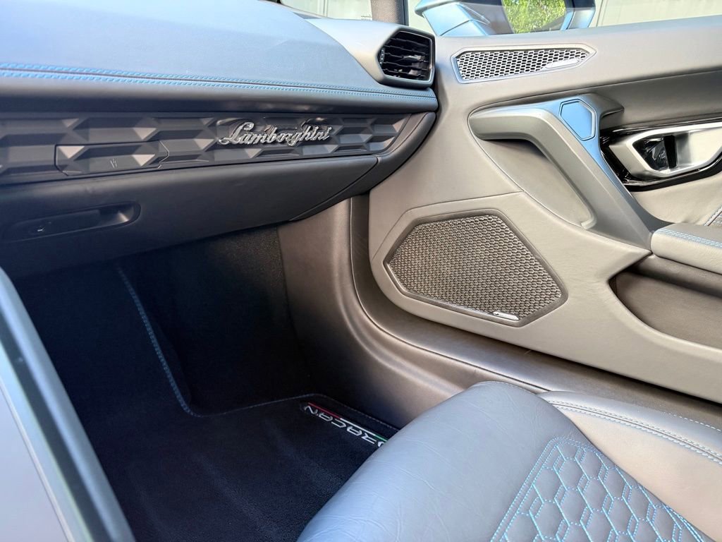 Used 2023 Lamborghini Huracan EVO image 43