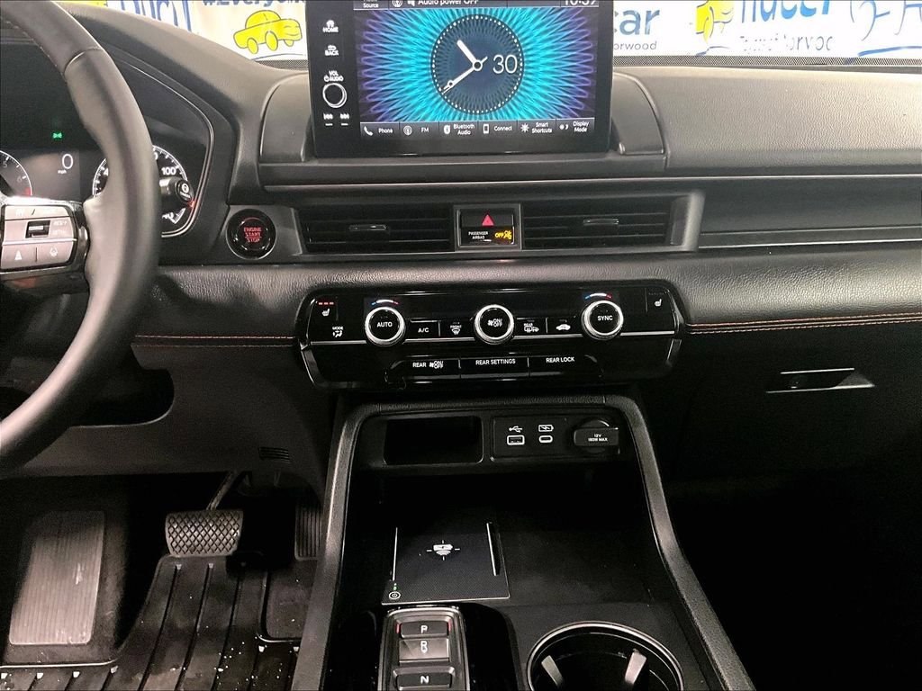 Used 2025 Honda Pilot TrailSport image 27