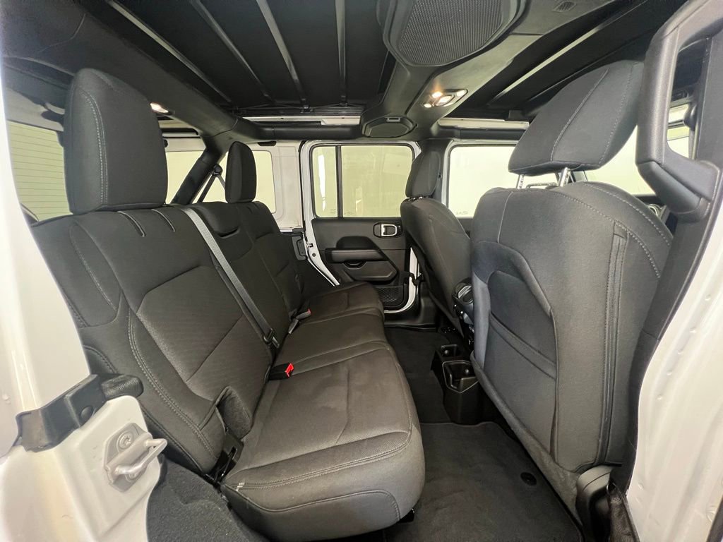 Used 2022 Jeep Wrangler Unlimited Sahara w/ Cold Weather Group image 8