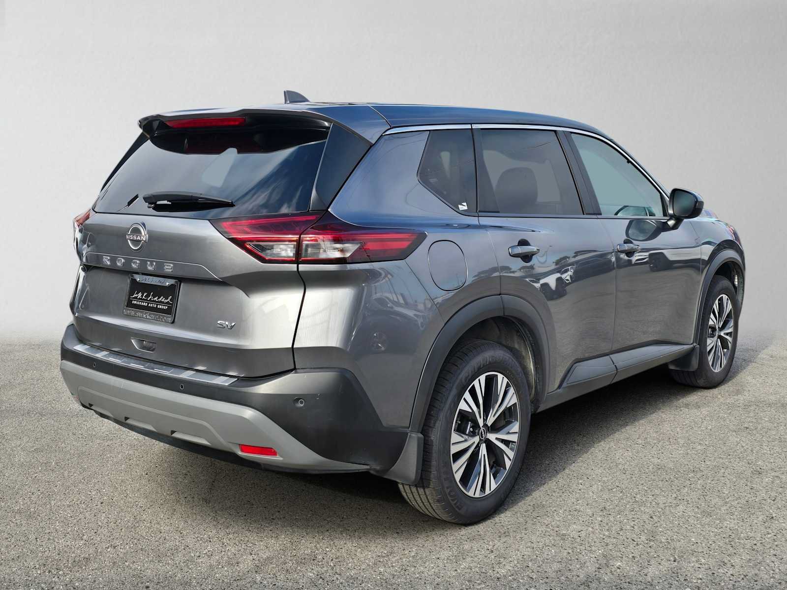 Used 2023 Nissan Rogue SV FWD image 3