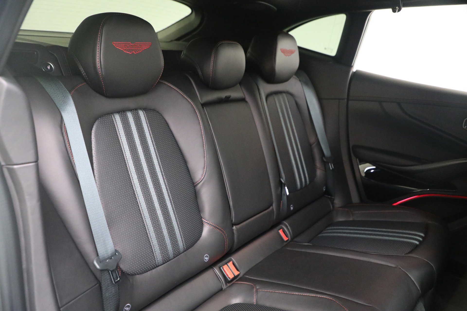 New 2026 Aston Martin DBX 707 image 30