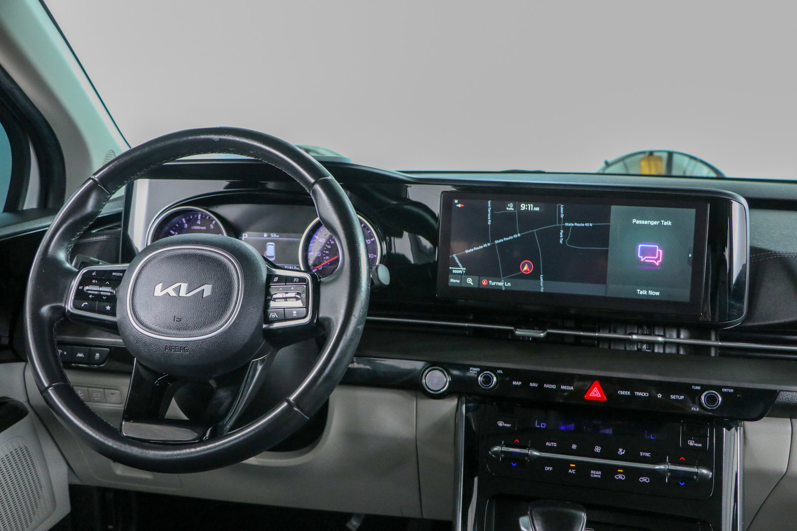Used 2022 Kia Carnival EX FWD image 17