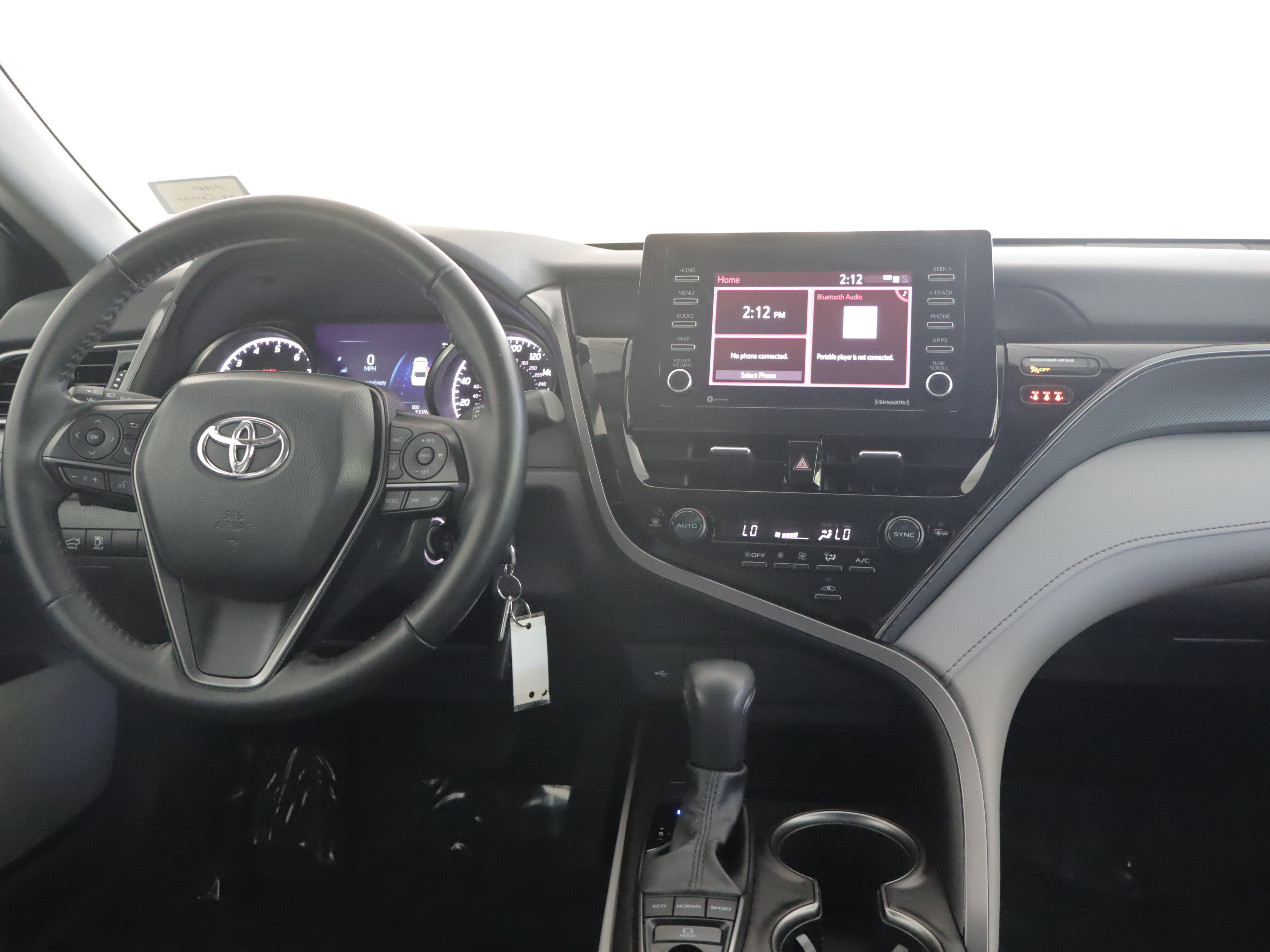 Used 2023 Toyota Camry SE AWD/4WD image 2