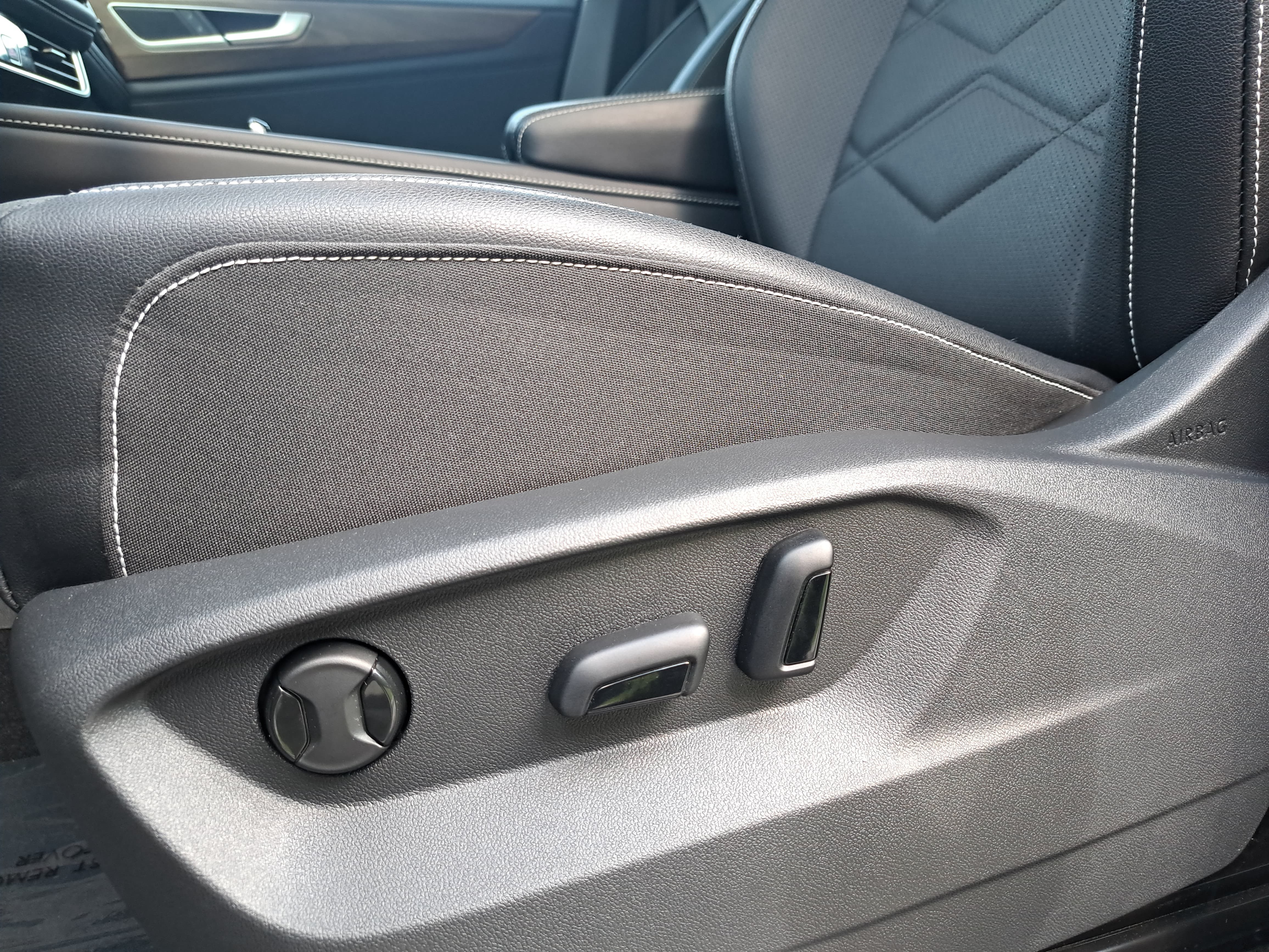 Certified 2026 Volkswagen Atlas SE FWD image 29