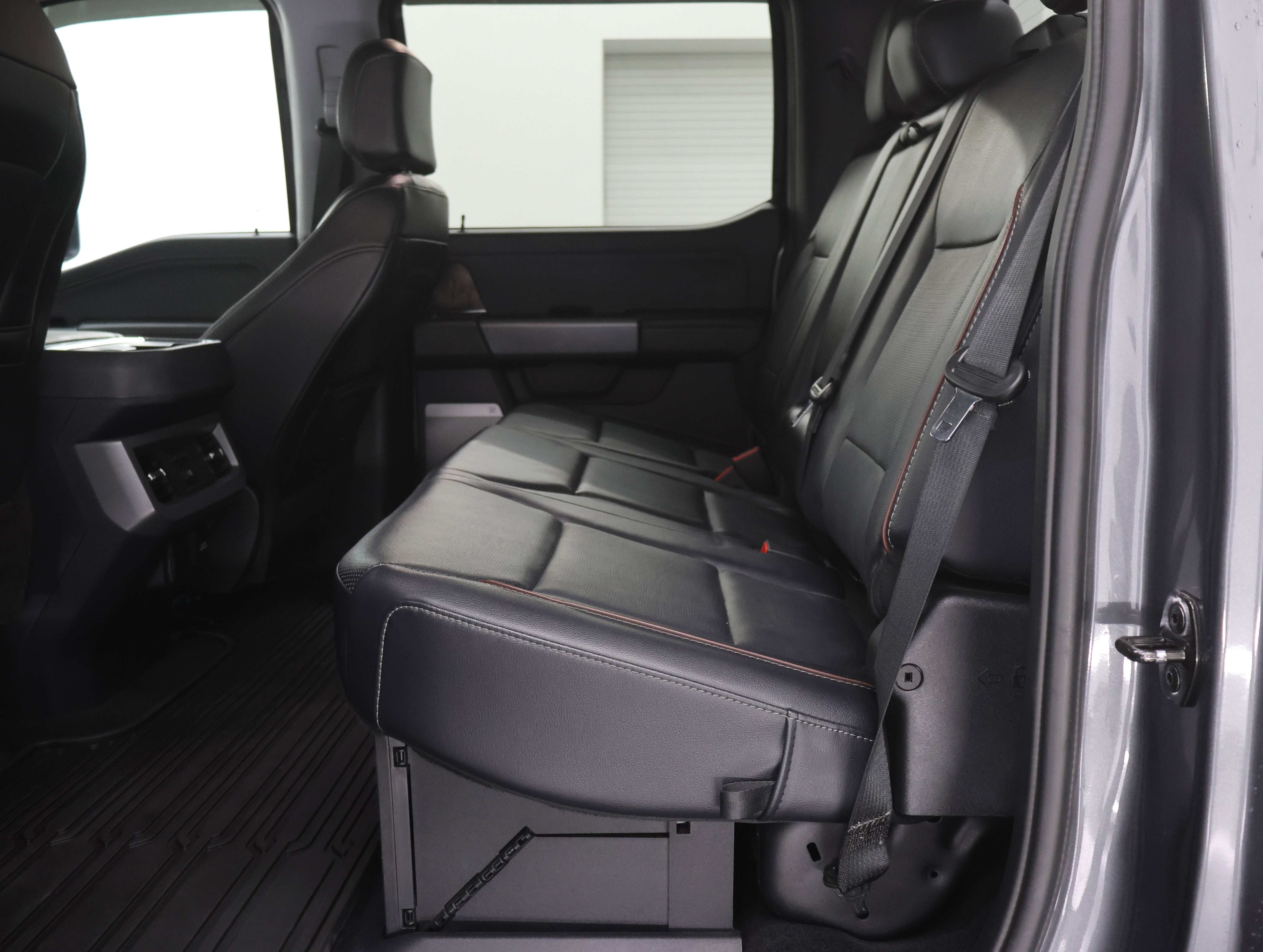 Used 2023 Ford F350 Lariat image 9