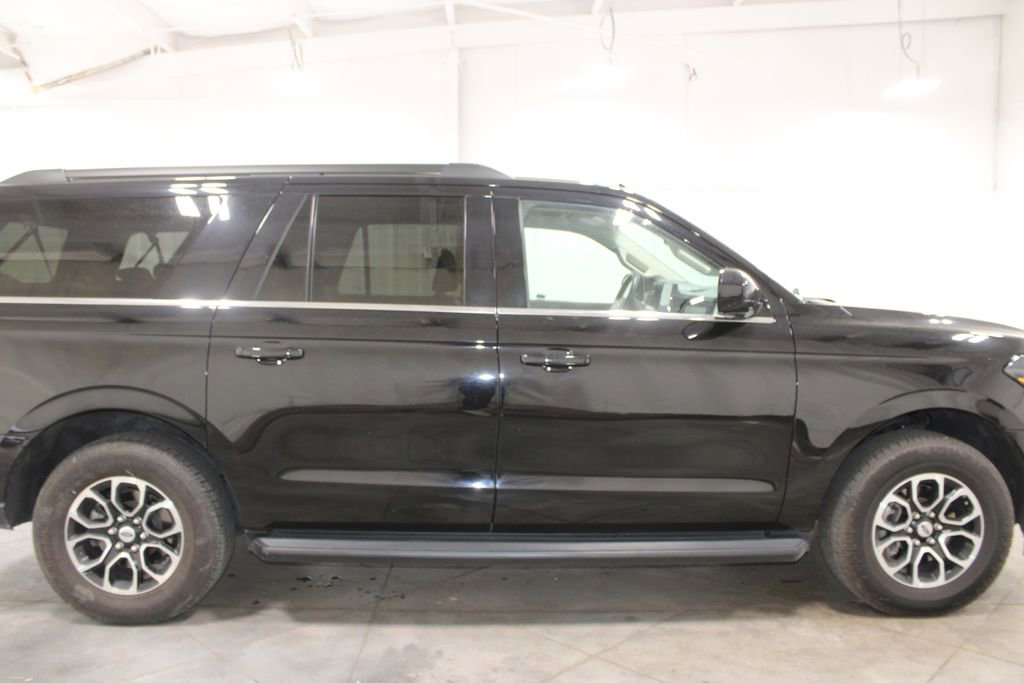 Used 2024 Ford Expedition Max XLT image 11