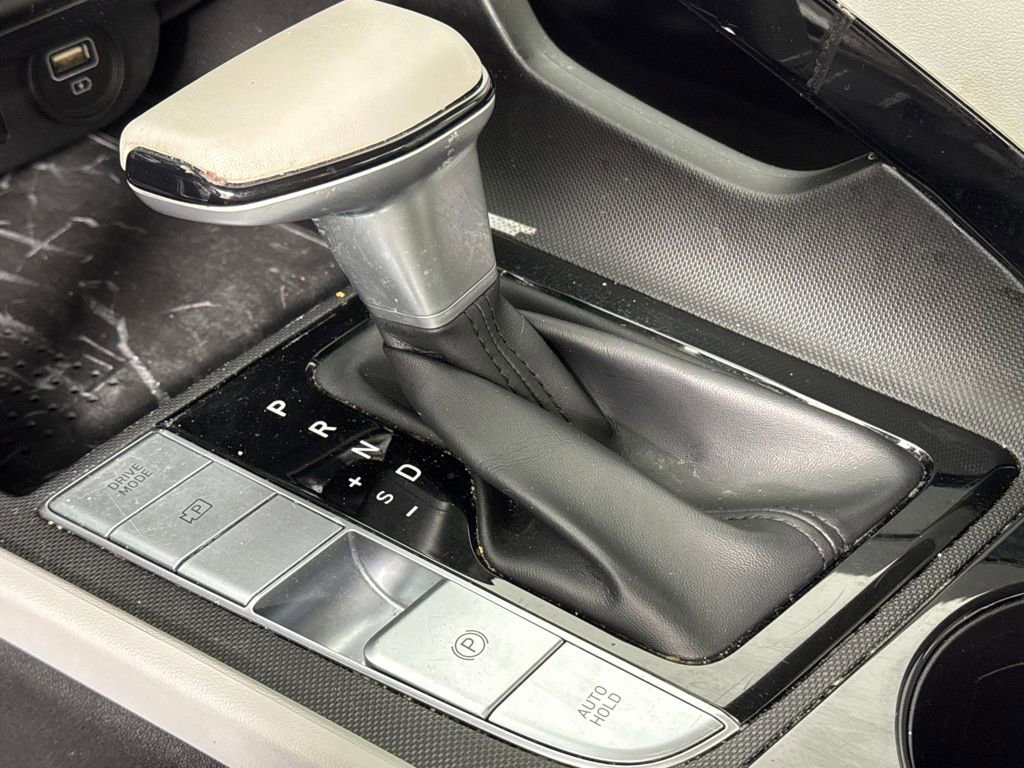 Used 2021 Hyundai Elantra Limited image 24