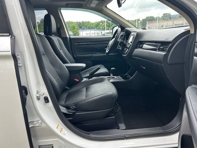Used 2016 Mitsubishi Outlander GT AWD/4WD image 22