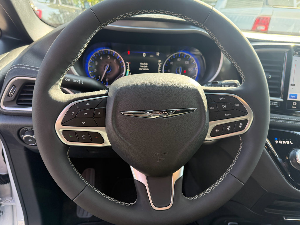 New 2026 Chrysler Pacifica Select image 17