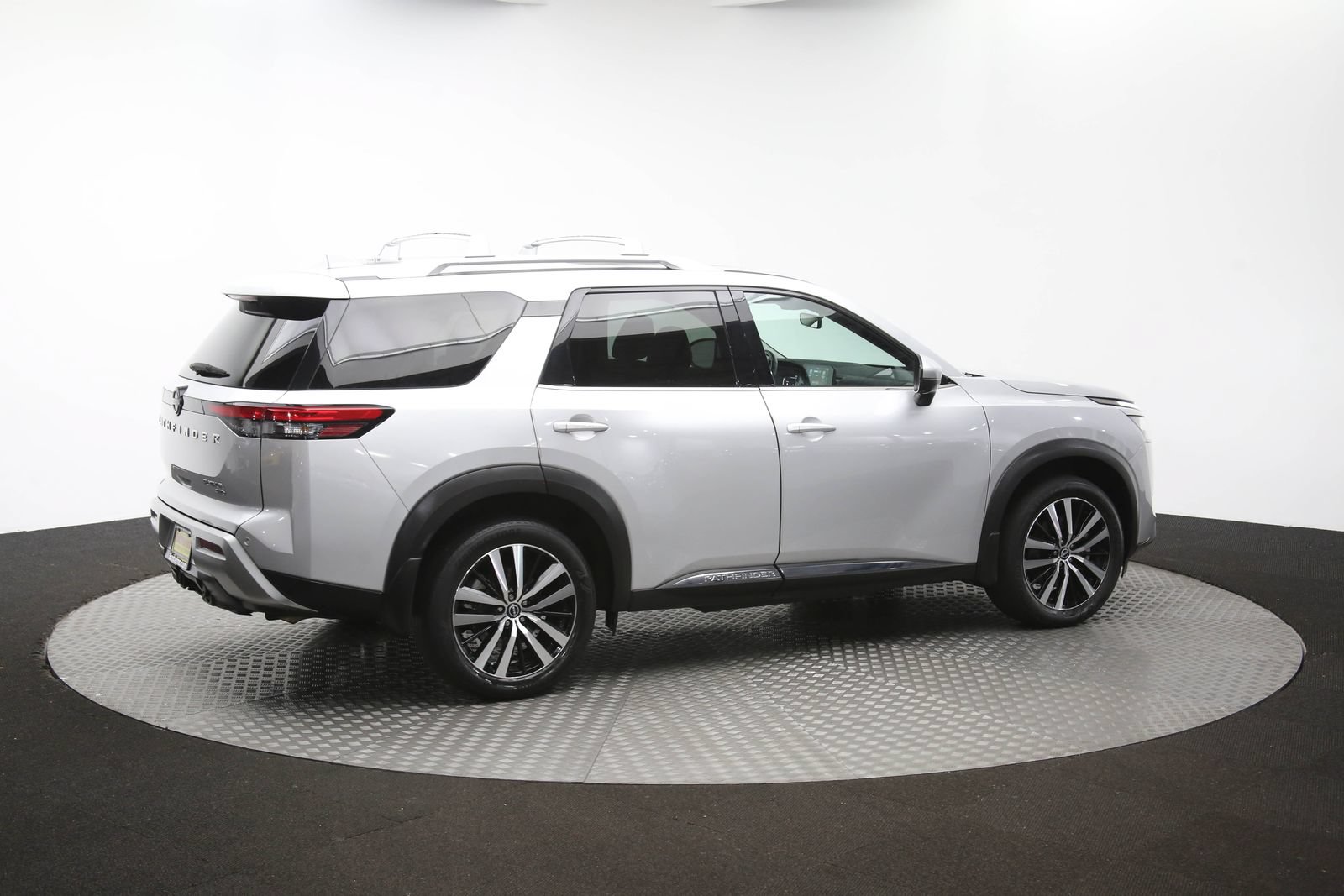 Used 2023 Nissan Pathfinder Platinum AWD/4WD image 40