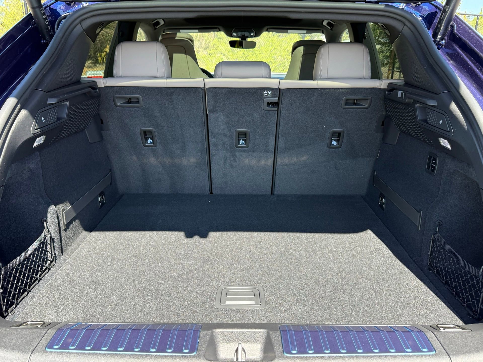 Used 2025 Porsche Macan Electric image 33