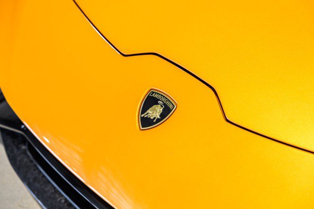 Used 2018 Lamborghini Huracan Performante AWD/4WD image 19