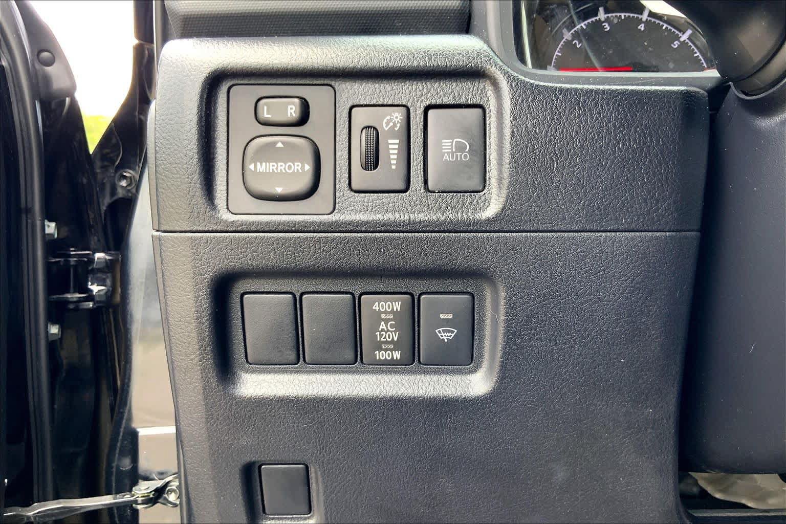 Used 2023 Toyota 4Runner SR5 AWD/4WD image 33