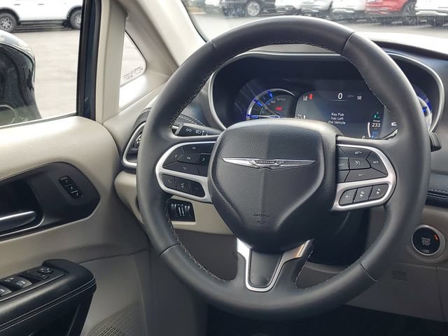 Used 2024 Chrysler Pacifica Limited FWD image 30