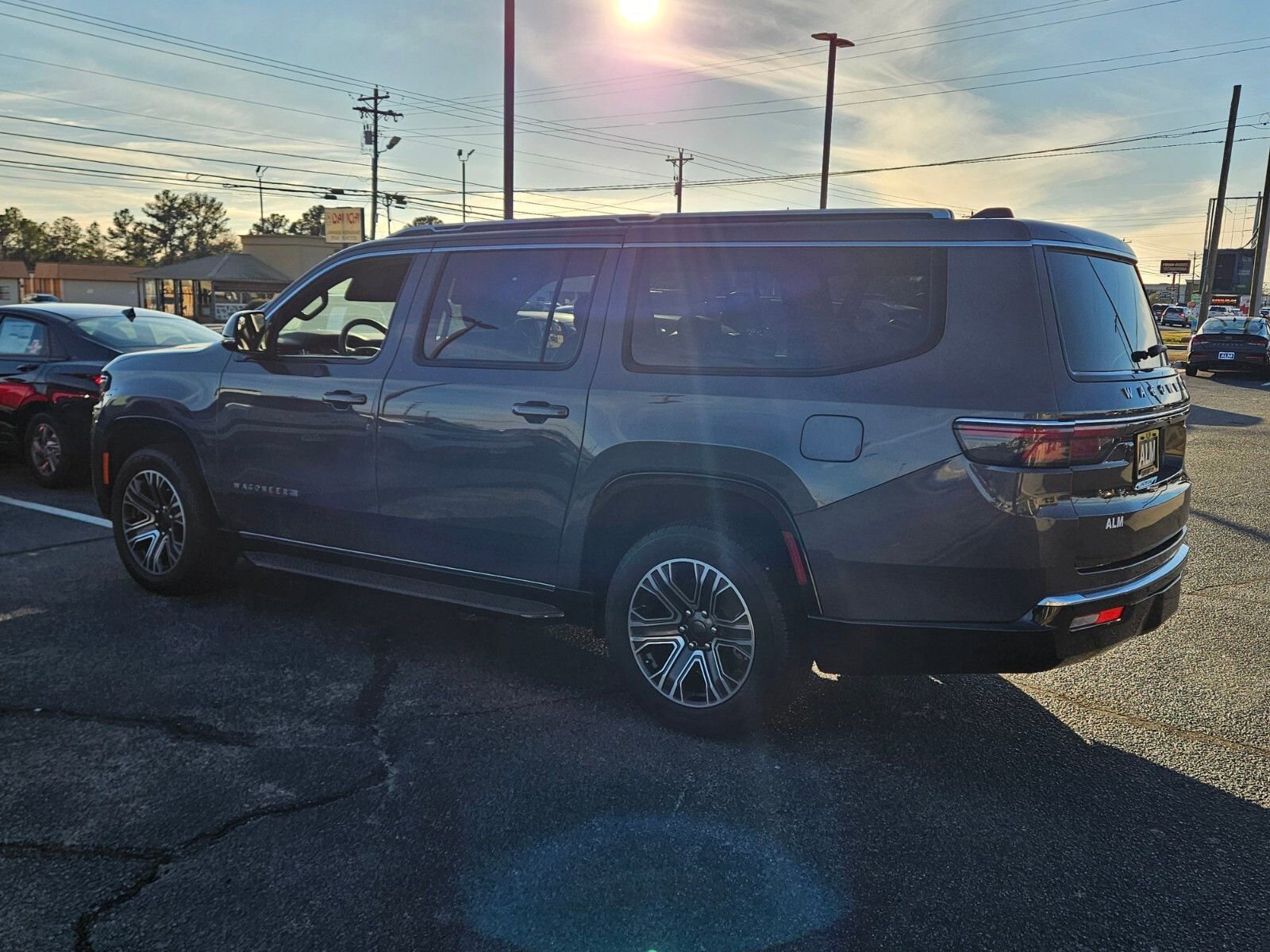 Used 2024 Jeep Wagoneer L Series II w/ Flexible Seating Group image 9