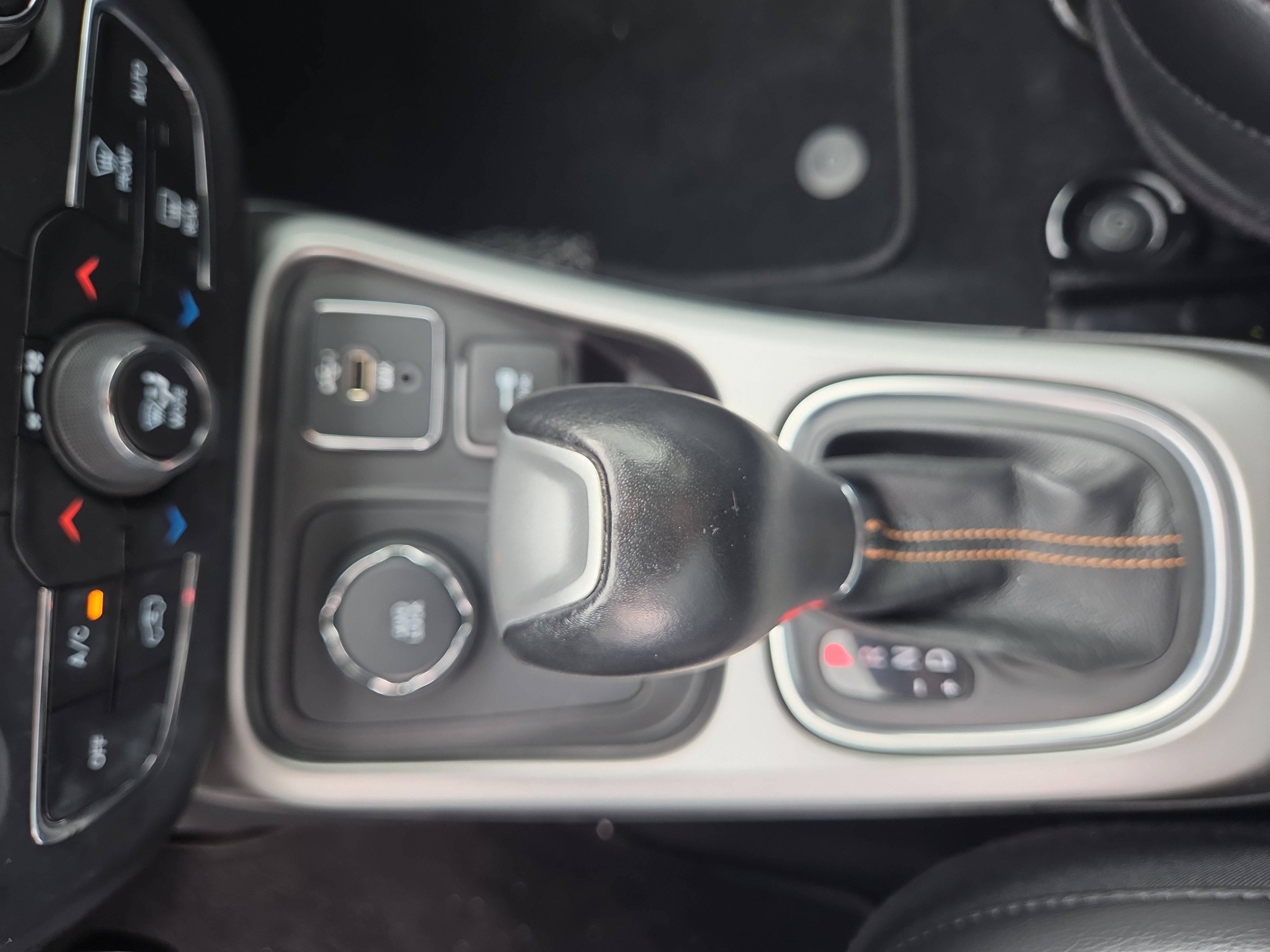 Used 2019 Jeep Compass Latitude w/ Cold Weather Group AWD/4WD image 6