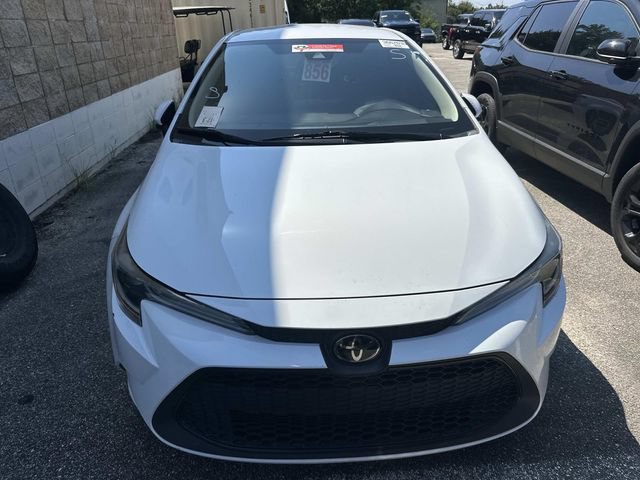 Used 2022 Toyota Corolla LE FWD image 2