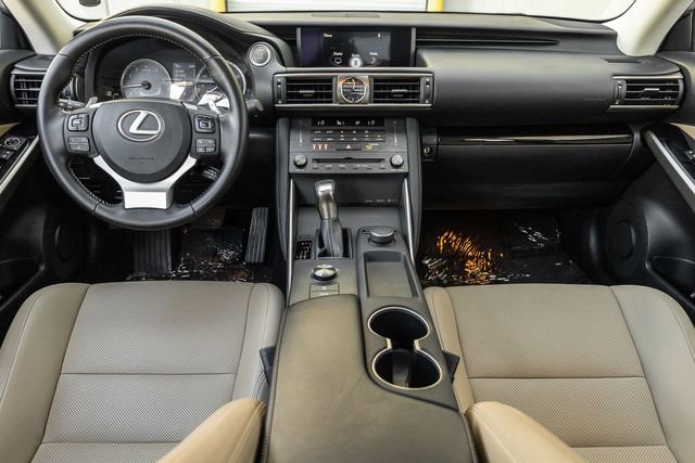 Used 2019 Lexus IS 300 image 6